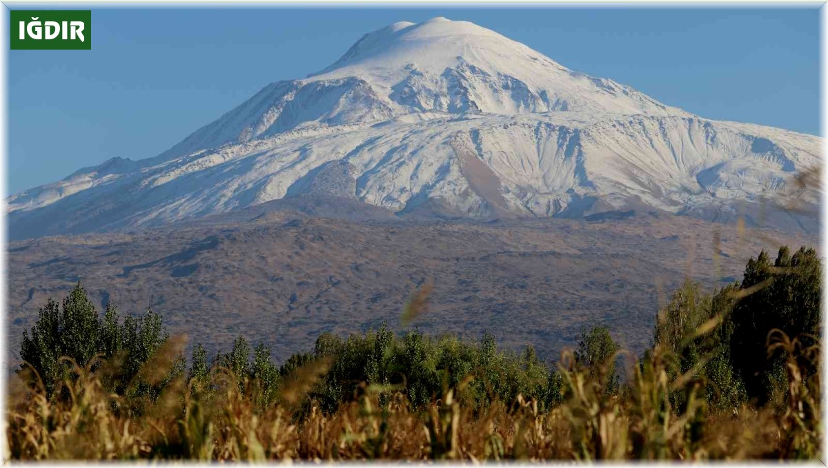 Bulutlar çekildi, Ağrı Dağı'nın ihtişamı ortaya çıktı