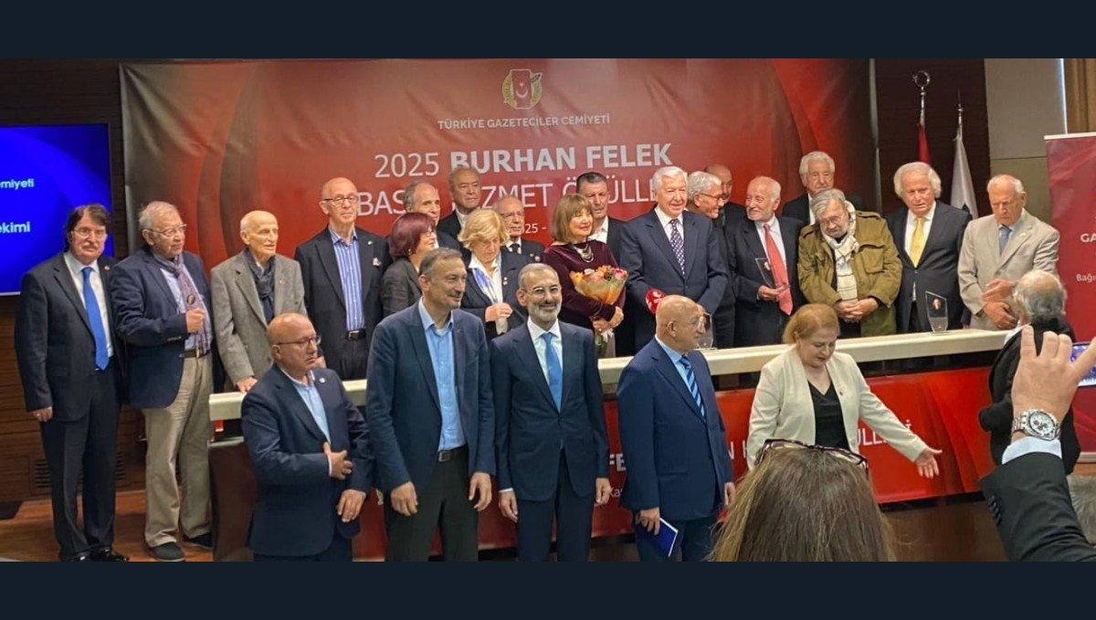 Burhan Felek basın hizmet ödülleri verildi