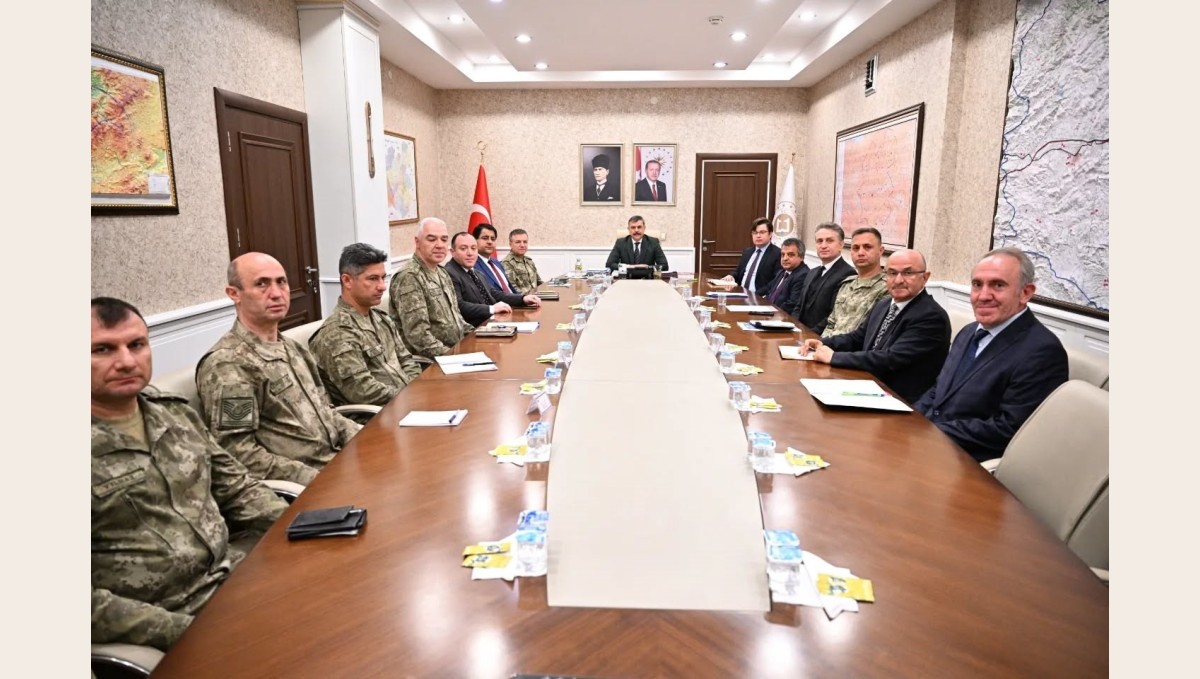 Bürokrat ve askerler eğitim zirvesinde buluştu