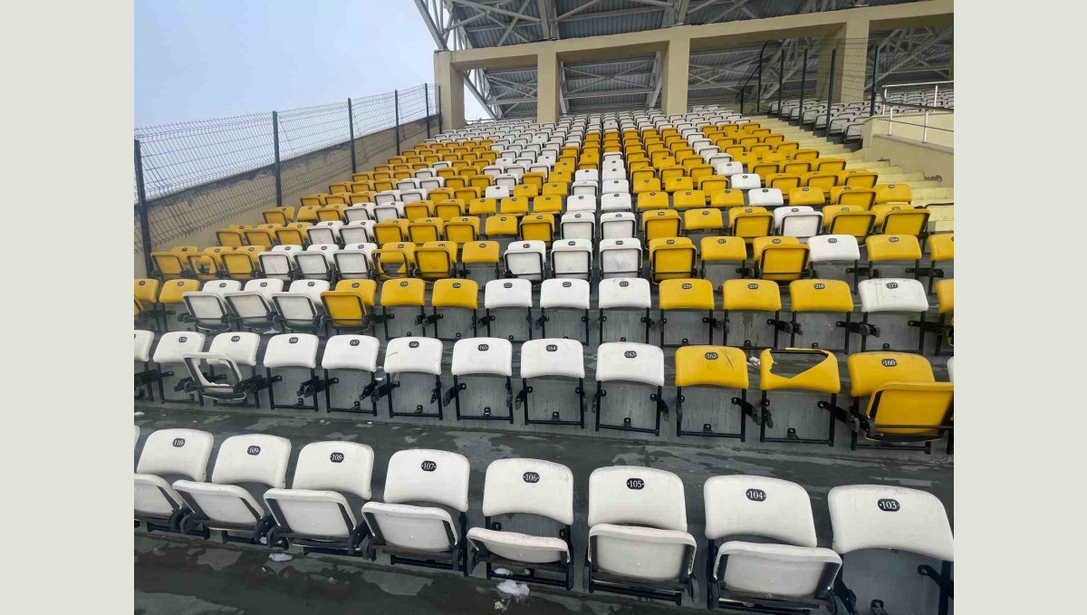 Bursaspor maçında 300 koltuk kırıldı