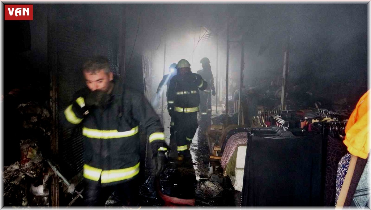 Büyük Halk Pazarı'ndaki yangın kontrol altına alındı