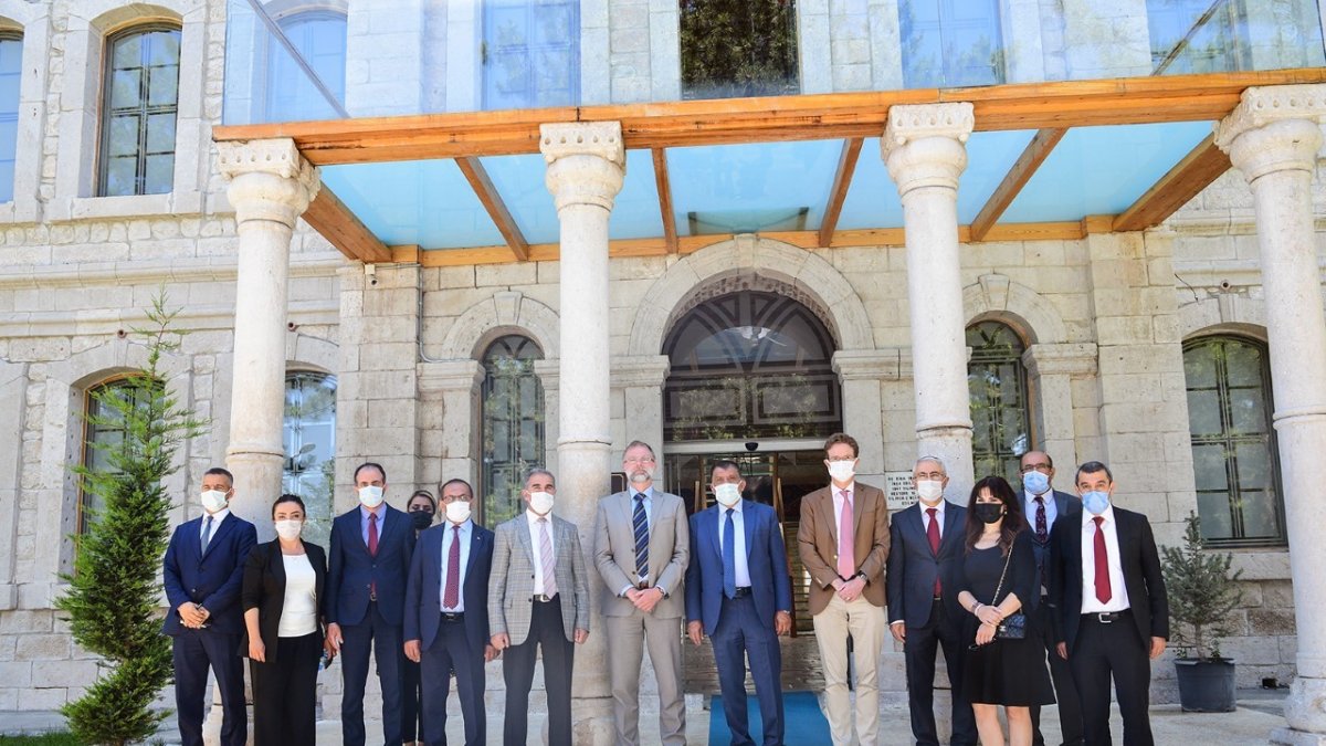 Büyükelçi Landrut kent müzesini gezdi