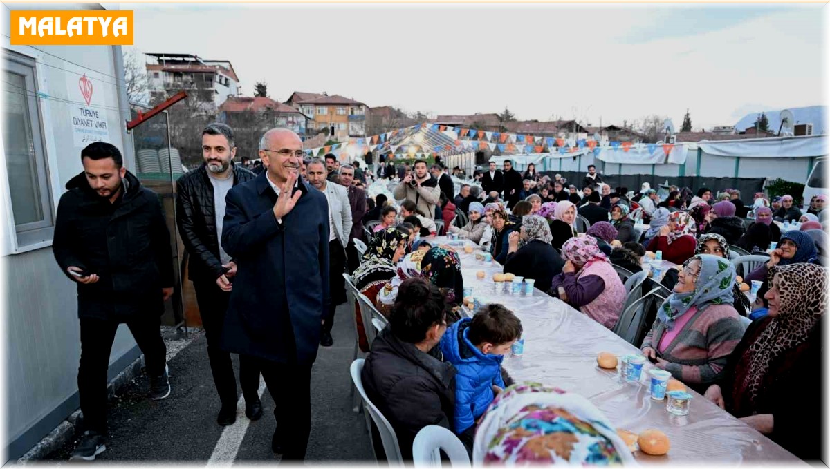 Büyükşehir Adayı Sami Er, depremzedelerle iftar yaptı
