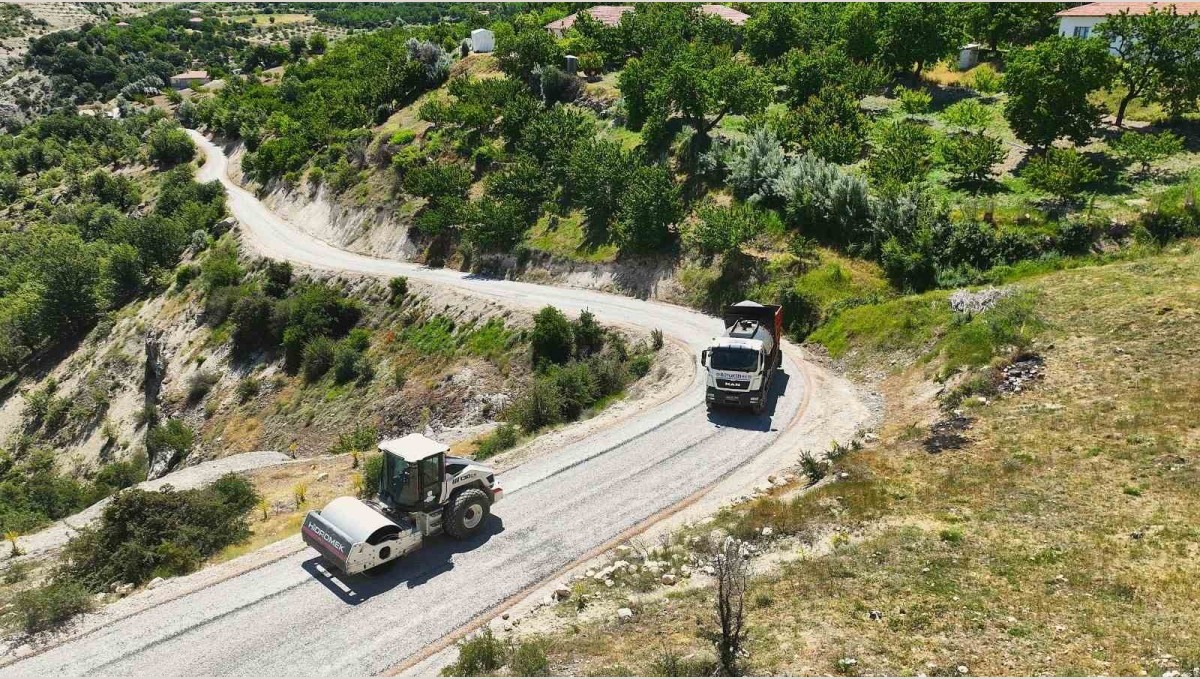 Büyükşehir Belediyesi Bağköy Mahallesi'nin yolunu güvenli hale getirdi