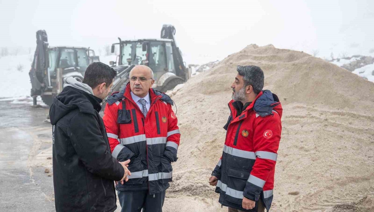 Büyükşehir Belediyesi ekipleri karla mücadelede 7/24 sahada