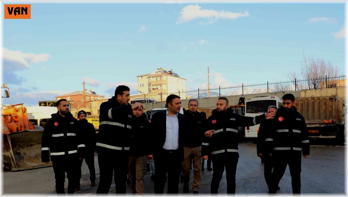 Büyükşehir Belediyesi Genel Sekreteri Çelikel karla mücadele ekiplerini ziyaret etti