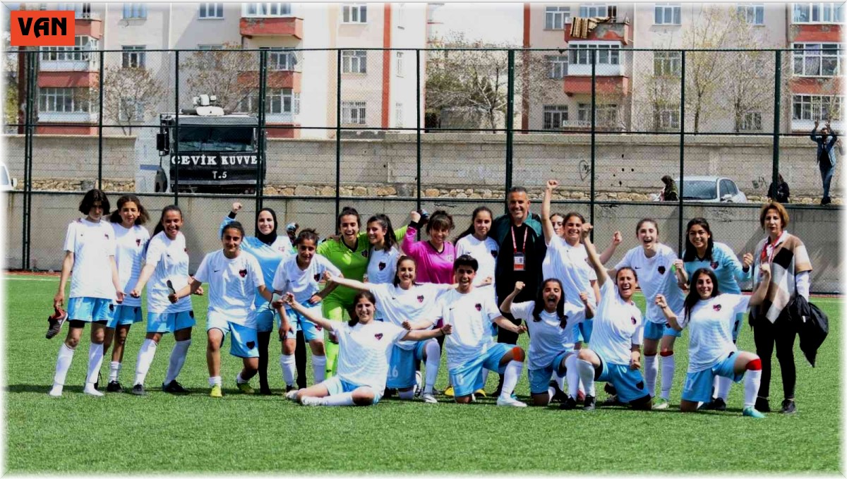 Büyükşehir Belediyesi Kadın Futbol Takımı yoluna kayıpsız devam ediyor