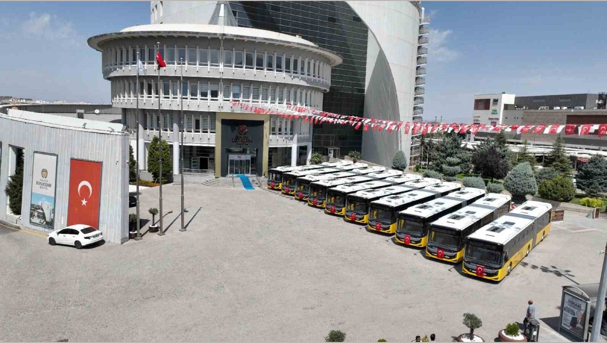 Büyükşehir Belediyesi otobüs filosunu güçlendirdi