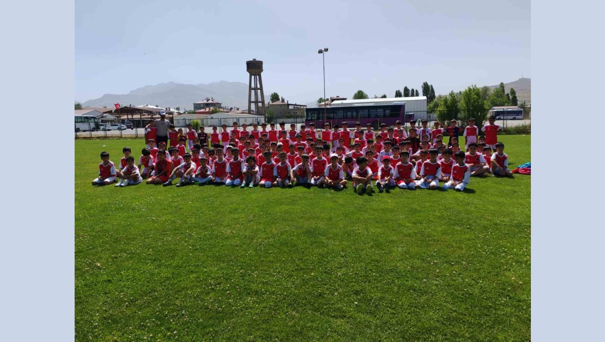 Büyükşehir Belediyespor'dan Vanspor'a altyapı desteği