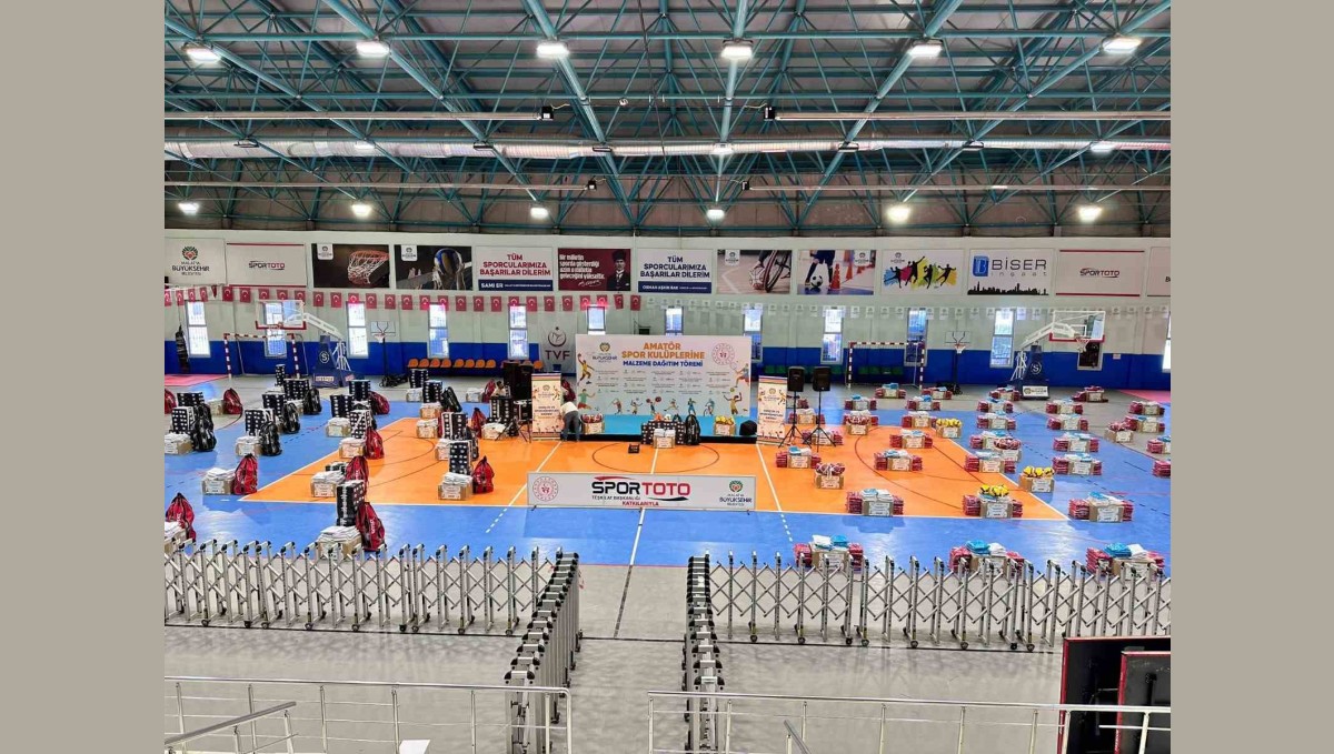 Büyükşehir'den Amatör Spor Kulüplerine 10 Milyon TL'lik Malzeme Desteği