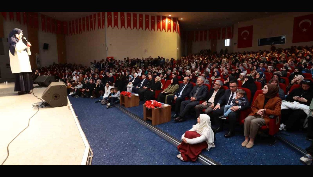 Büyükşehir'in aile eğitimi söyleşisi yoğun ilgi gördü