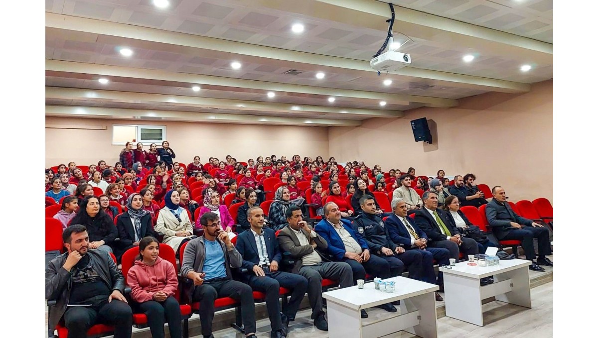 Büyükşehir konservatuvarı ilçe konserlerine Bahçesaray'da start verdi