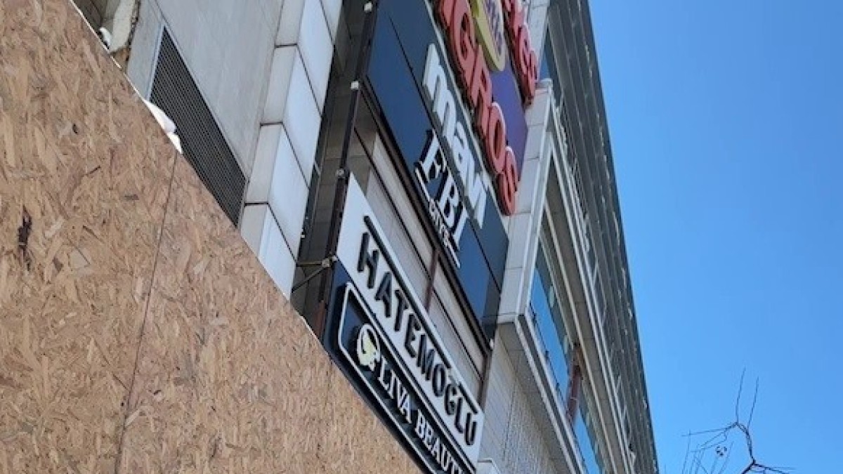 Buz pistine dönen kaldırımlarda düşen yayalar gülümsetti