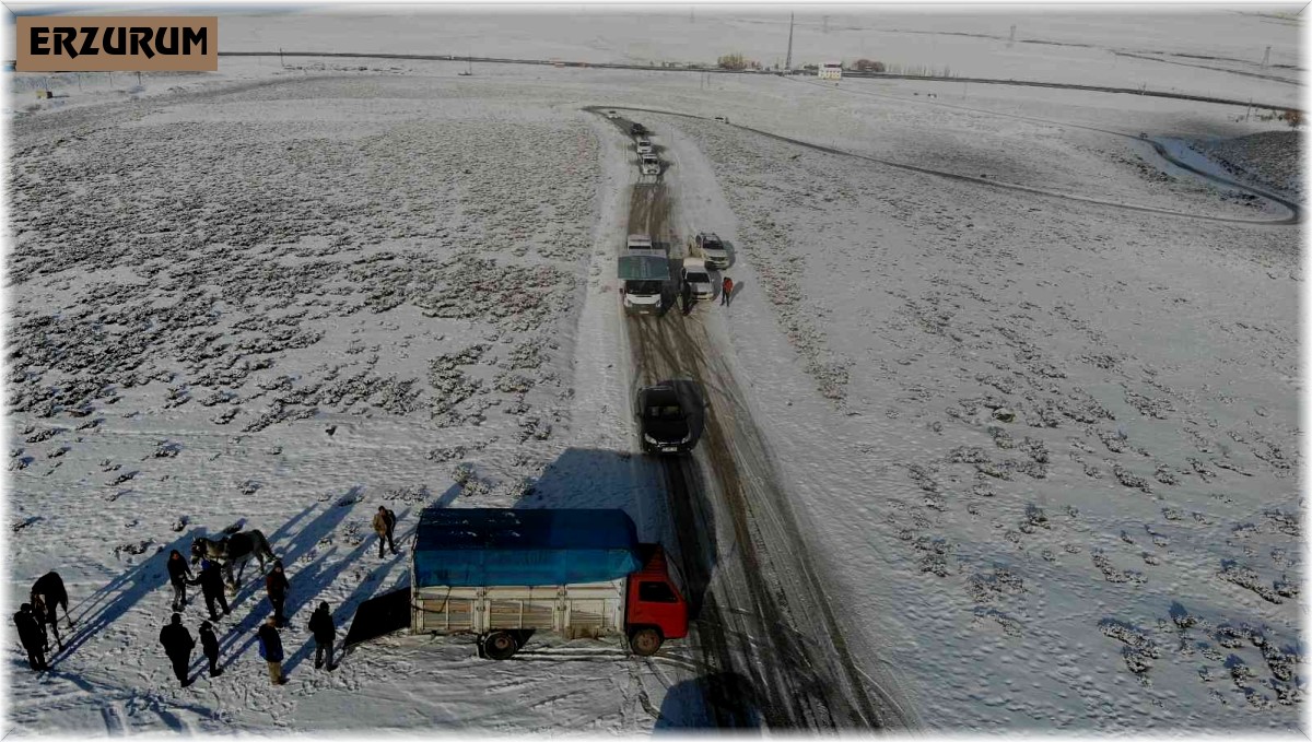 Buz tutan yollar sürücülere çile oldu
