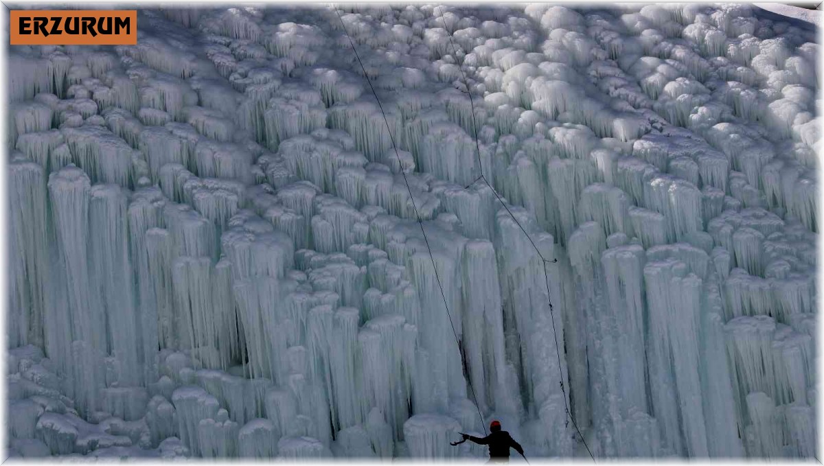 Buz üzerinde nefes kesen anlar