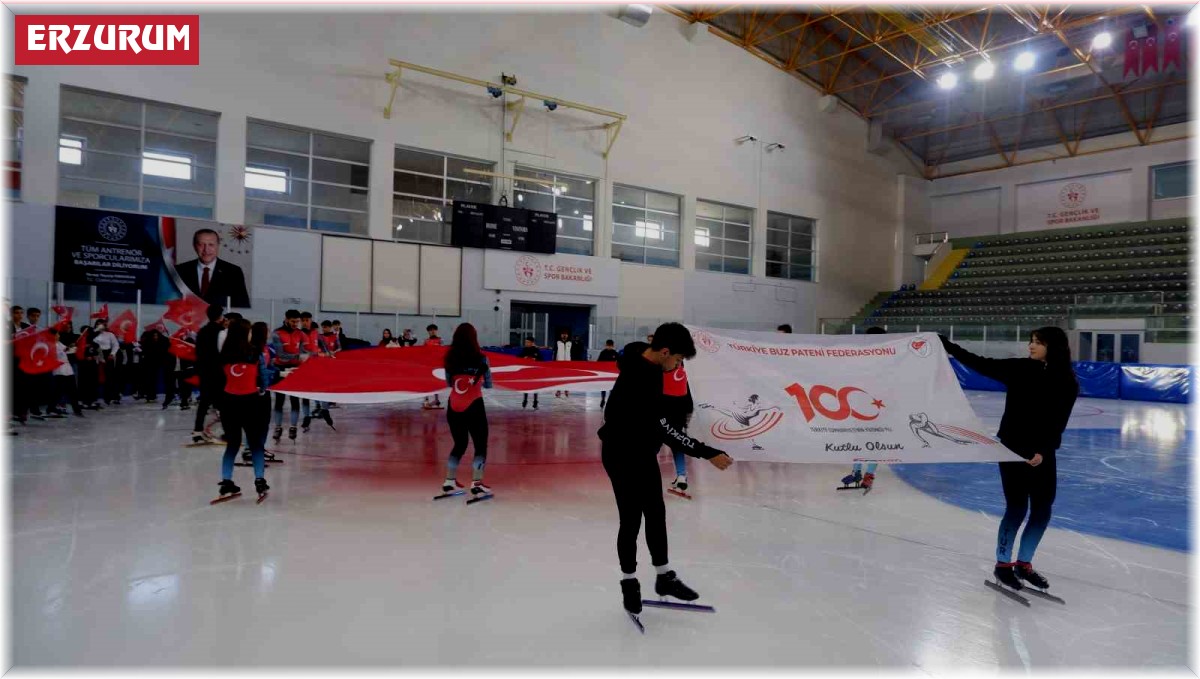 Buzda coşkulu Cumhuriyet kutlaması