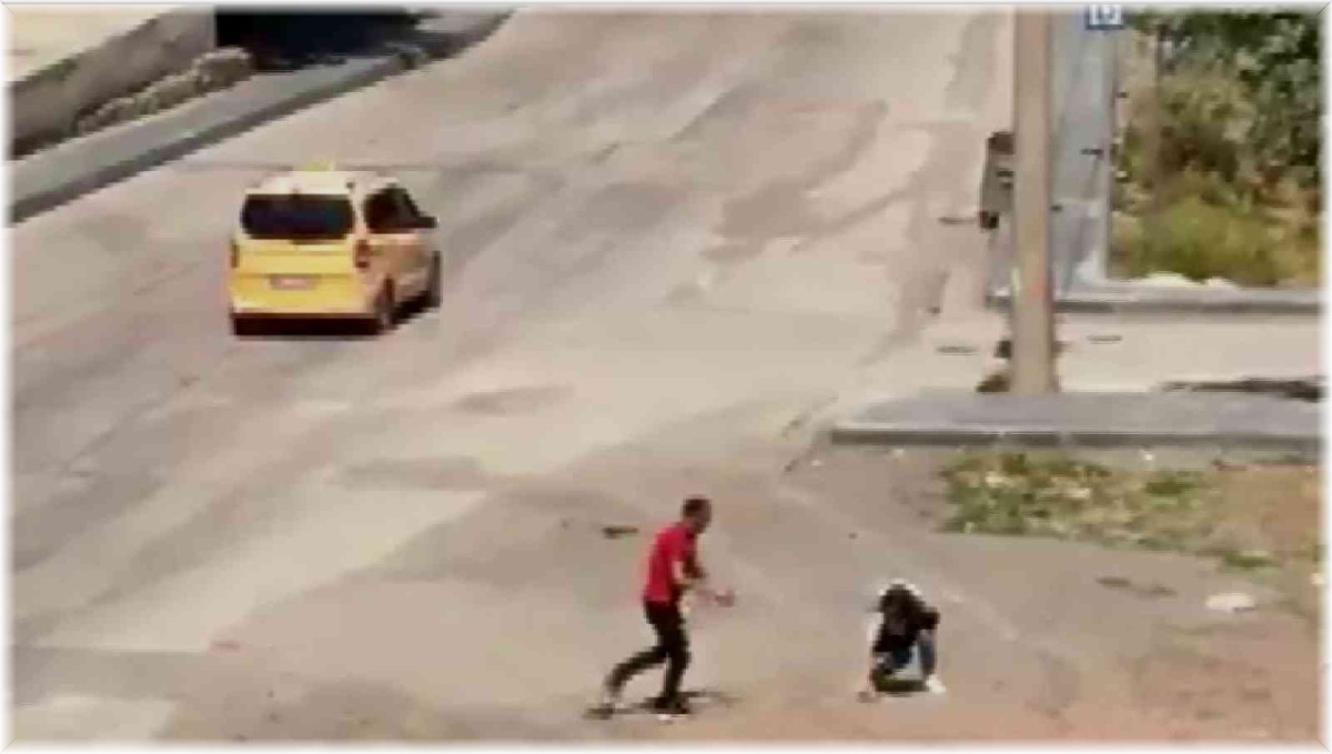 Cadde ortasında kadının boğazını sıkıp saçını çekti, hiçbir şey olmamış gibi yoluna devam etti