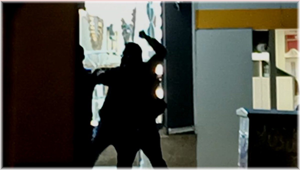 Cadde ortasında yumruklar havada uçuştu