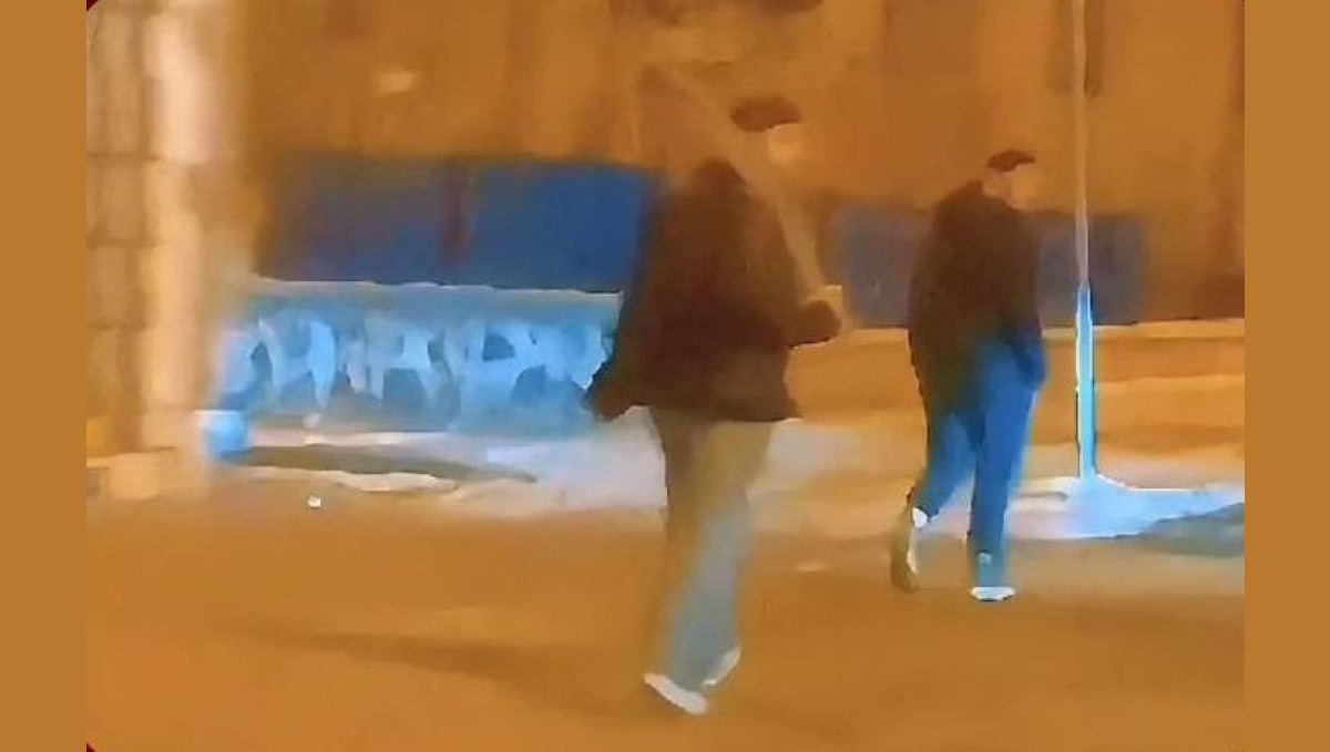 Cadde ortasındaki kılıçlı gençler yakalandı