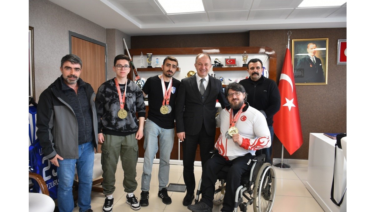 Çakmur bilek şampiyonlarını kutladı