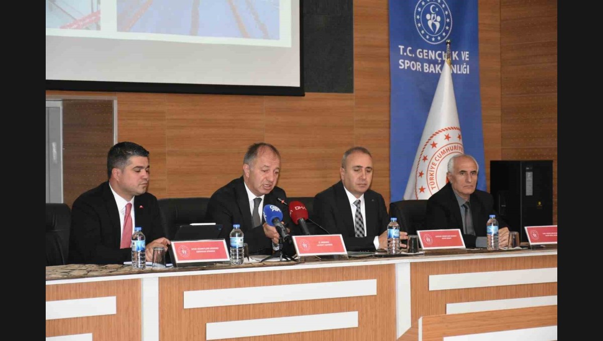 Çakmur; "Yeni stat projesi hız kesmeden sürüyor"