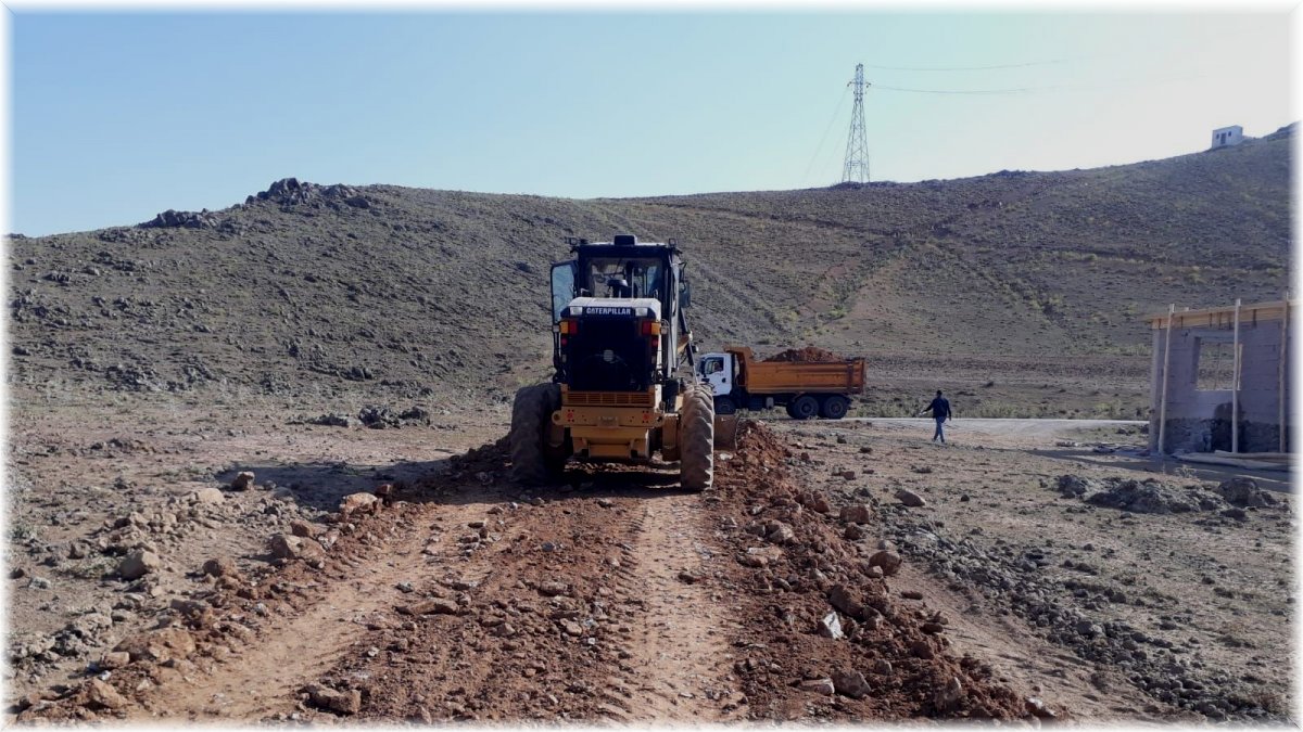 Çaldıran Belediyesi stabilize yol çalışmalarını aralıksız sürdürüyor