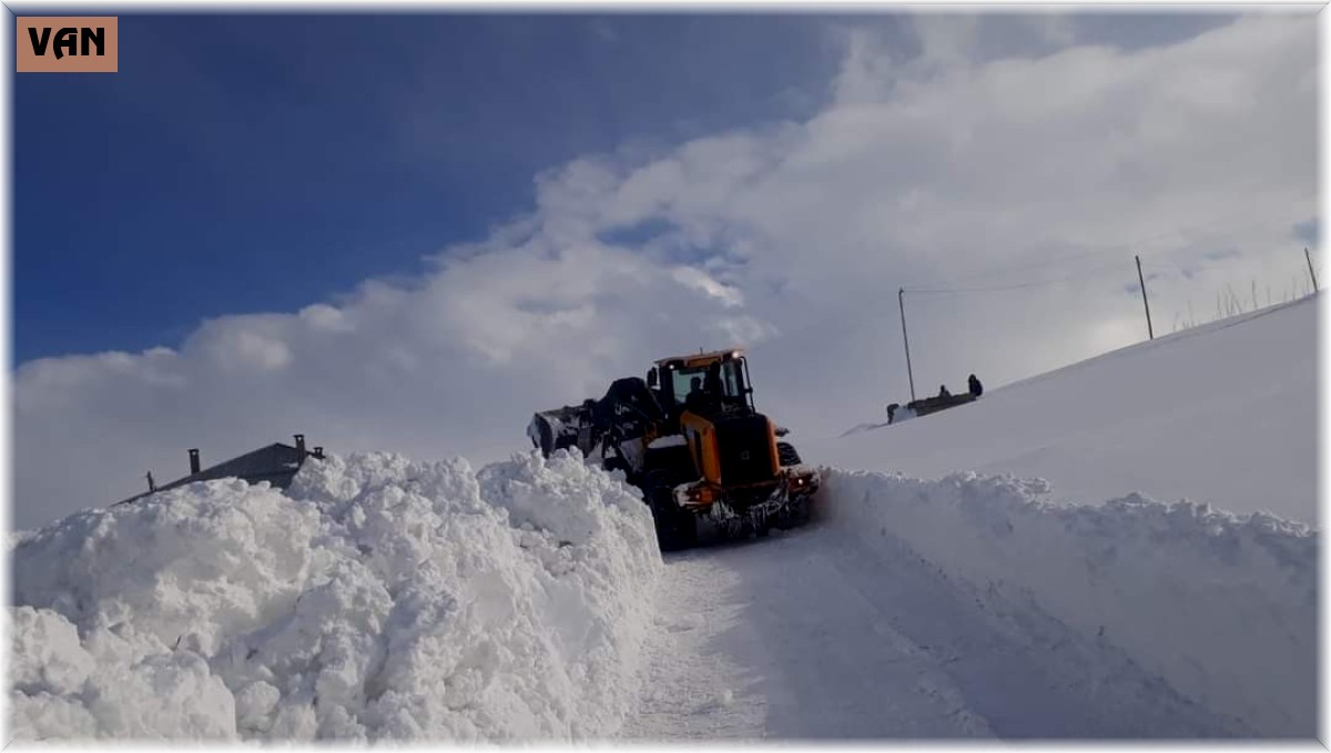 Çaldıran Belediyesinden karla mücadele çalışması