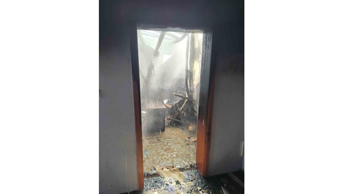 Çaldıran'da ev yangını