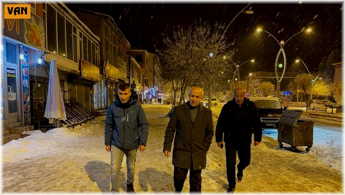 Çaldıran'da karla mücadele çalışmaları sürüyor