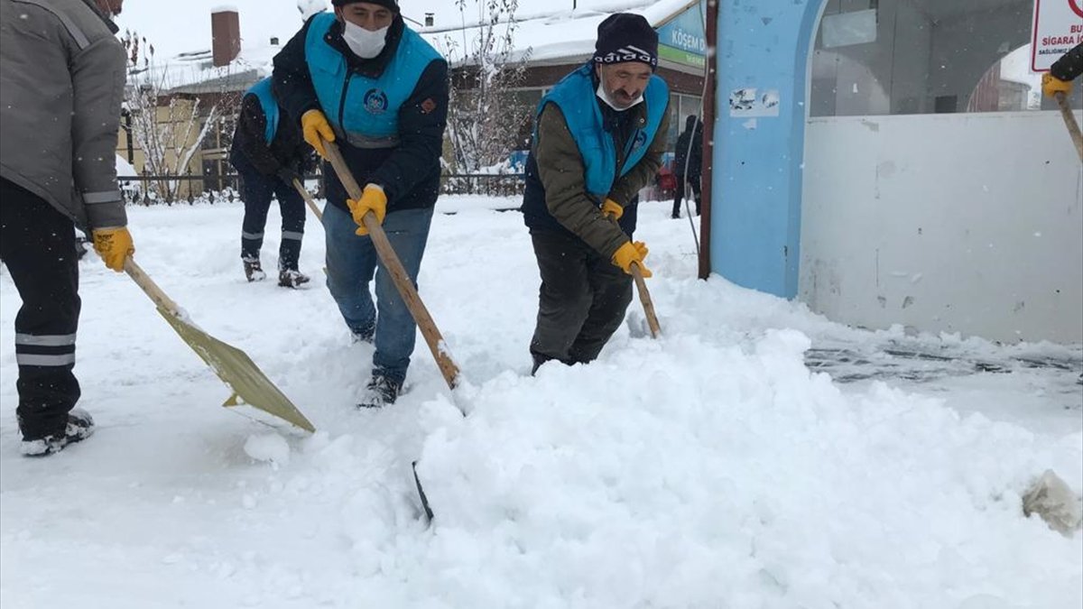 Çaldıran'da karla mücadele çalışması