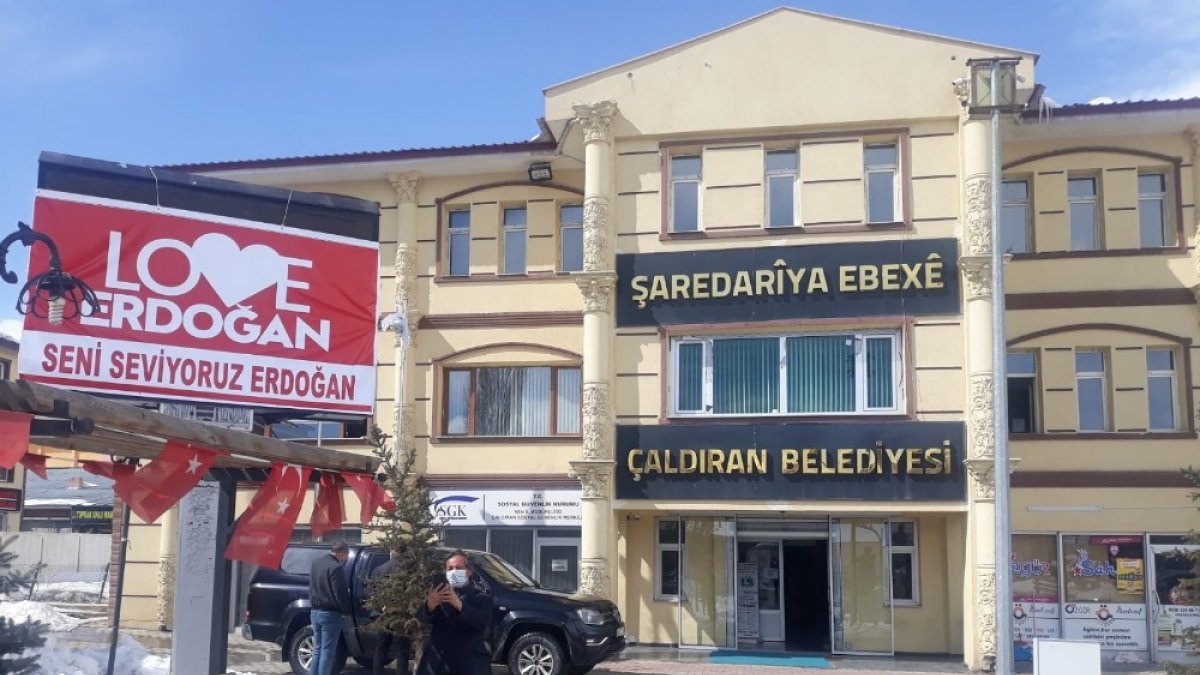 Çaldıran'da 'Love Erdoğan' pankartı