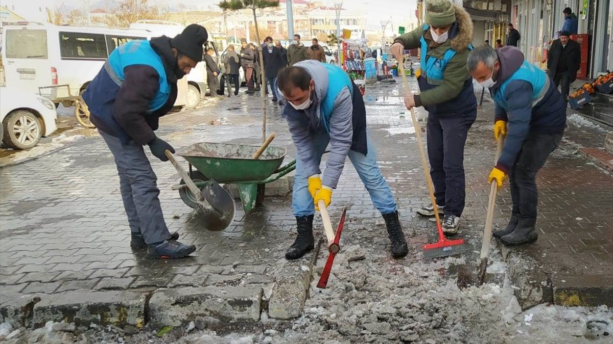 Çaldıran'da temizlik çalışması