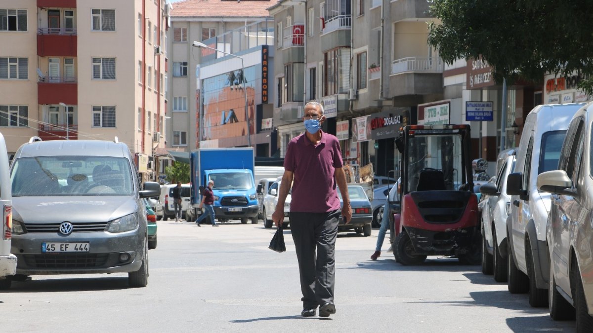 Çalınan aracını sokak sokak arıyor