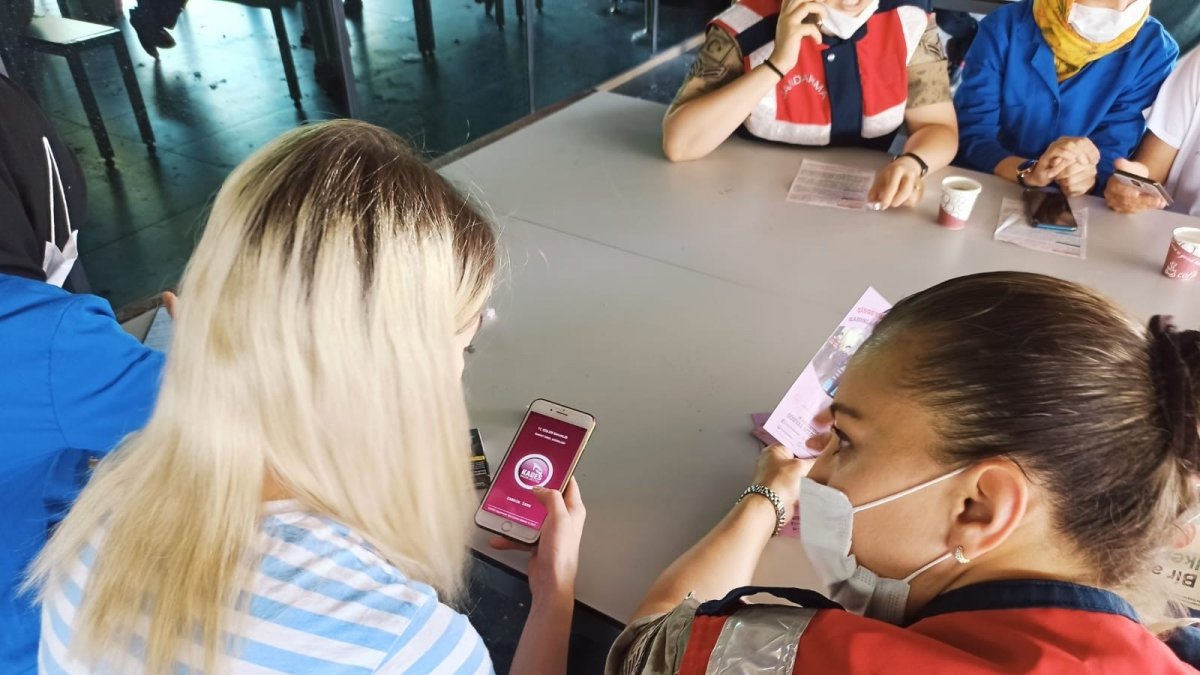 Çalışan kadınlara KADES anlatıldı