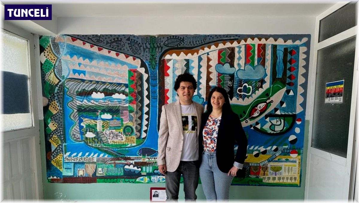 Çalıştığı okulu resim müzesine dönüştürdü