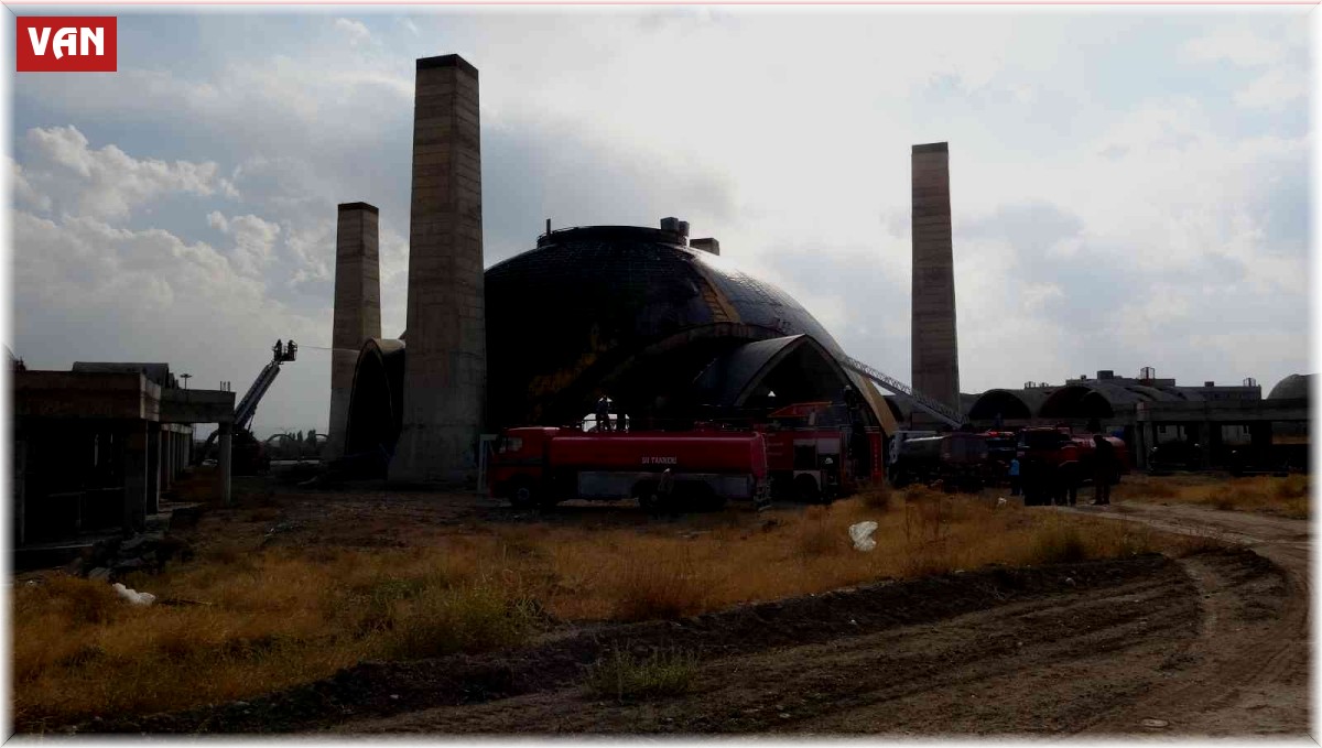 Cami inşaatında çıkan yangın kontrol altına alındı