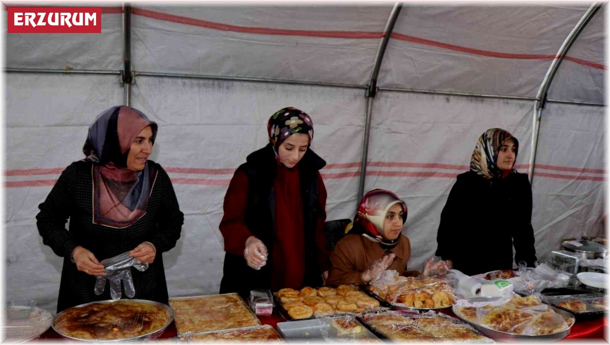 Camii İnşaatı için gönüllü bayanlar hayır çarşısı kurdular