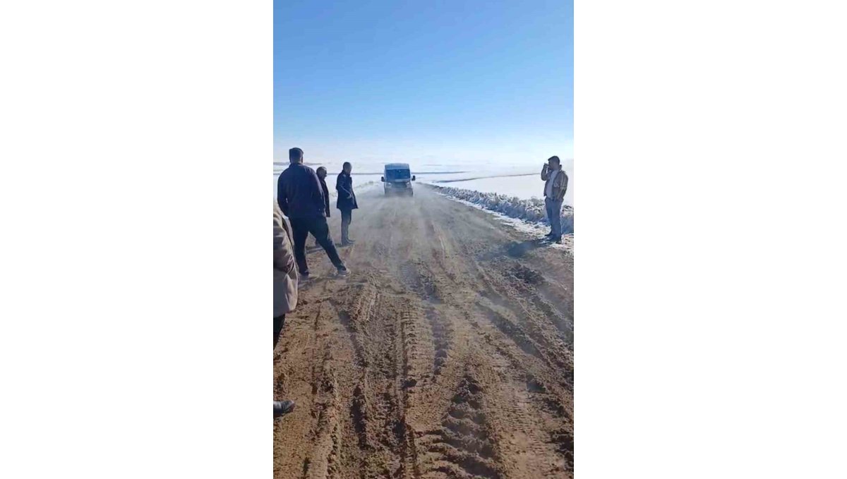 Çamurlu yollarda eğitim çilesi