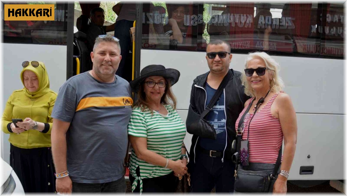 Çanakkale`den Hakkari'ye yerli turist ziyareti