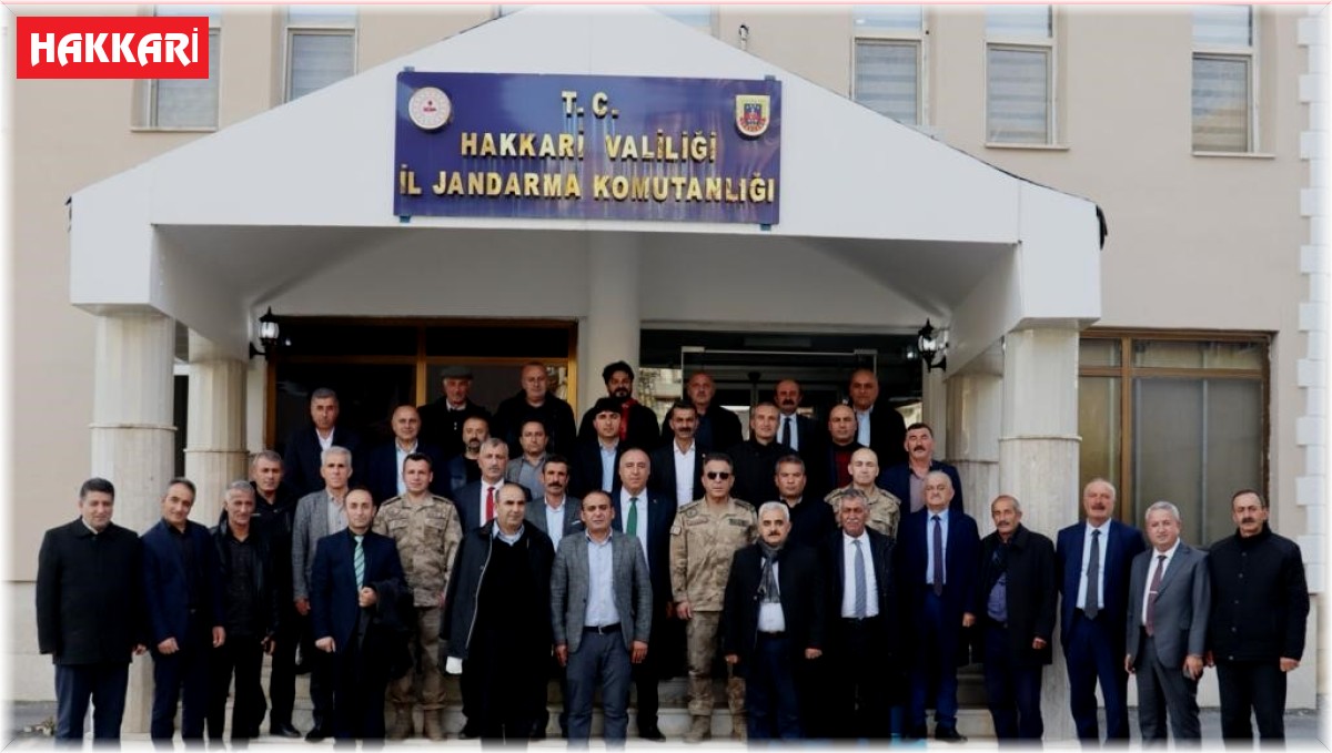 Çarıkcıoğlu Paşa muhtarlarla bir araya geldi