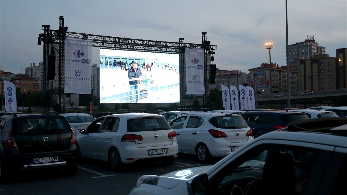 CarrefourSA arabalı açık hava sinemasında bu hafta 'Hedefim Sensin' izlendi
