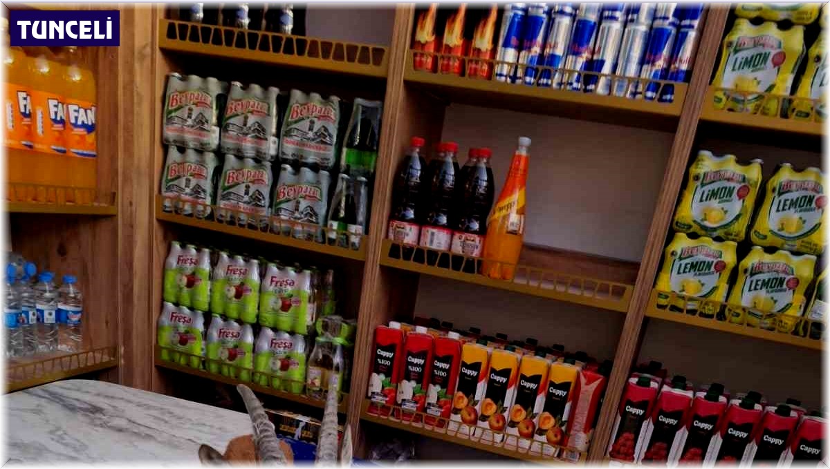 Çarşı merkezine kadar inen koruma altındaki yaban keçisi tekel bayisine girdi