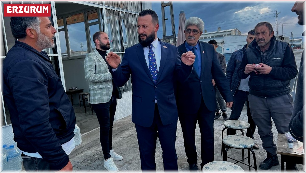 Çat Horasan'da vatandaşlarla bir araya geldi