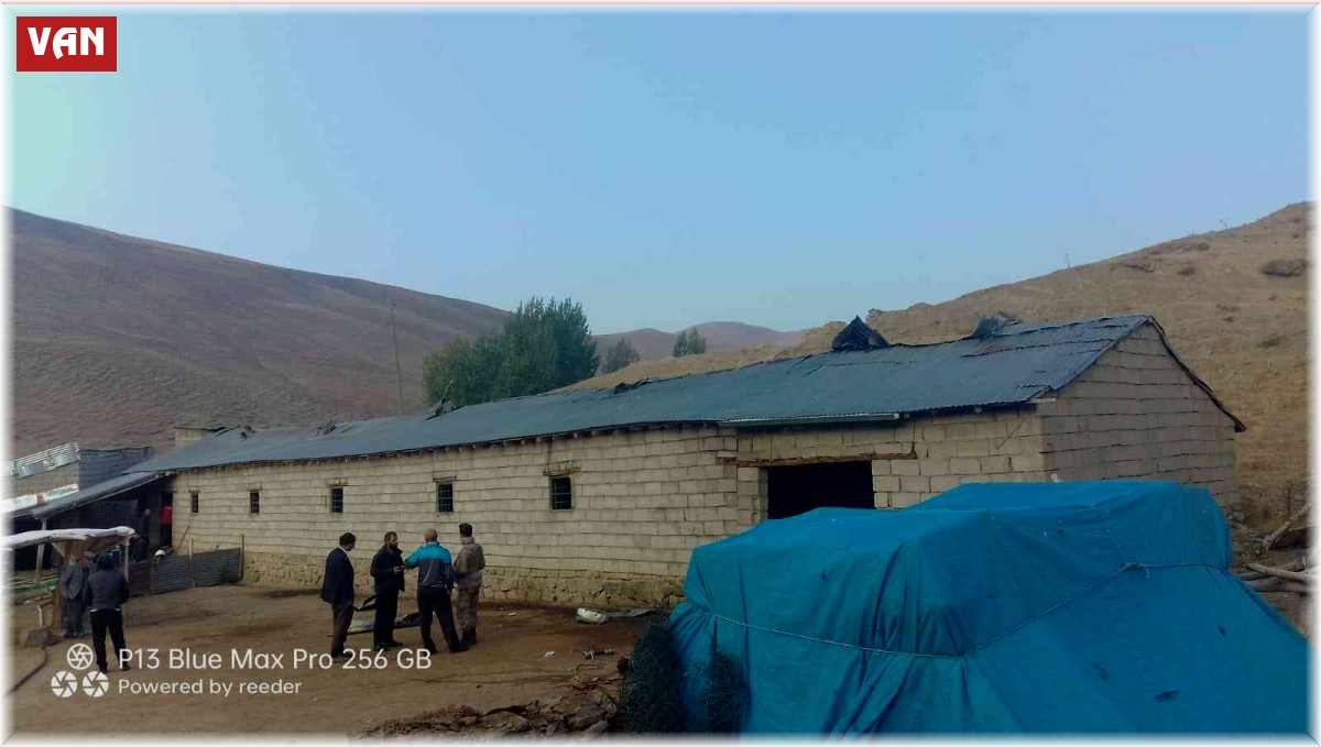 Çatak'ta ahır yangını