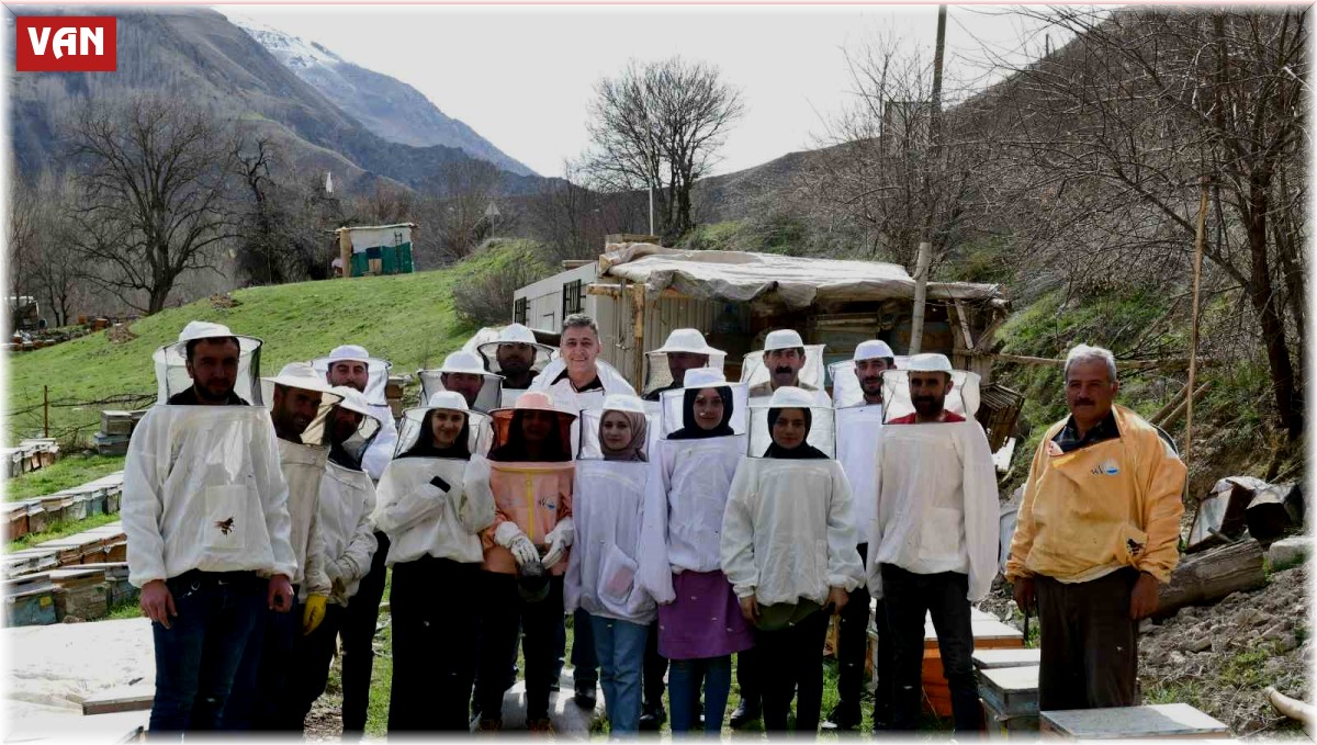Çatak'ta arıcılık kursuna yoğun ilgi