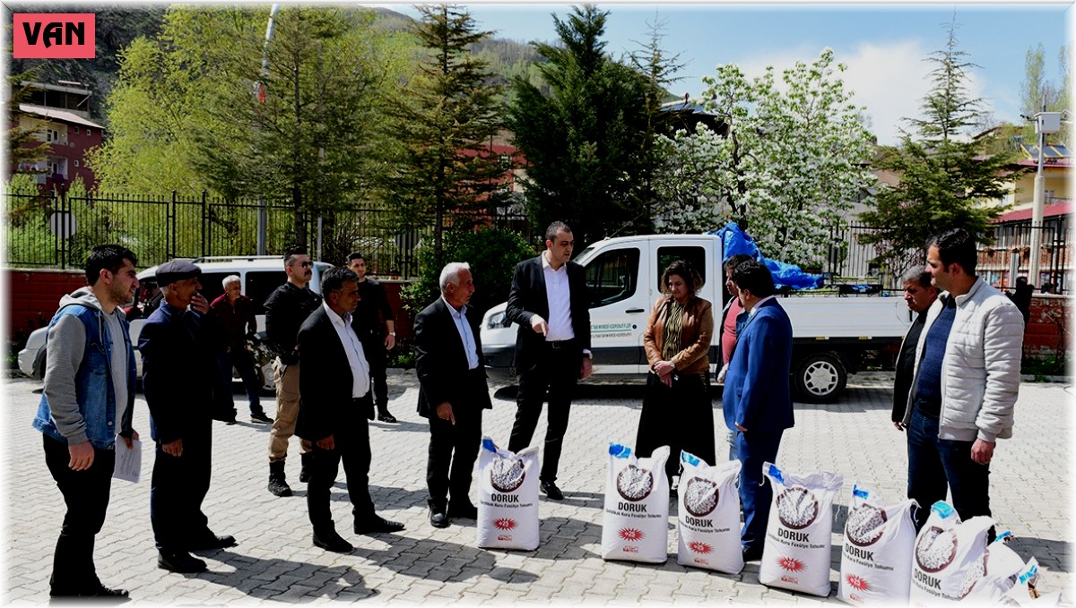 Çatak'ta çiftçilere yüzde 75 hibeli tohum dağıtımı