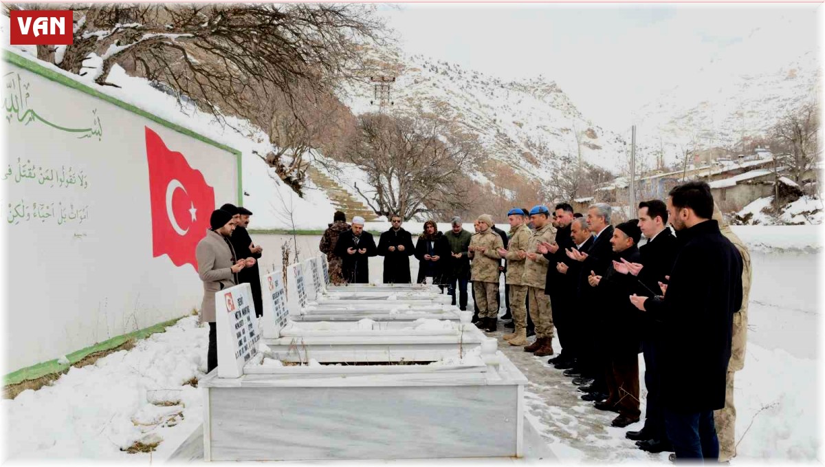 Çatak'ta çığ şehitleri unutulmadı