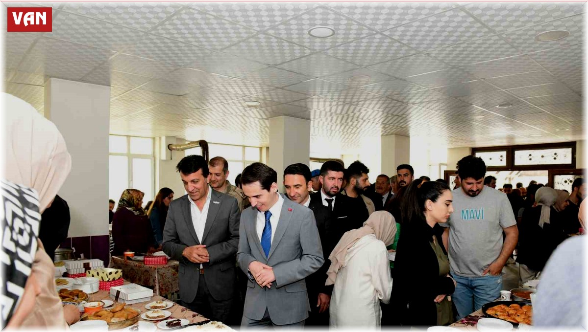 Çatak'ta depremzedeler yararına hayır çarşısı kuruldu