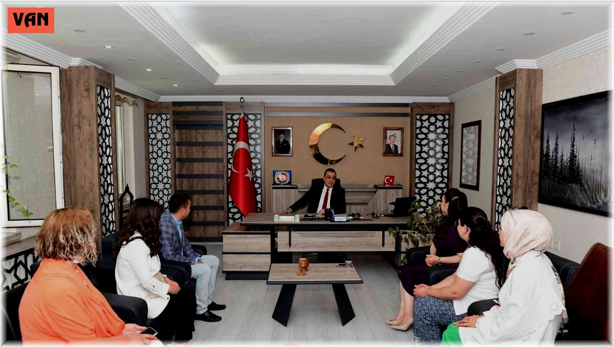 Çatak'ta idareci ve öğretmenlere "başarı belgesi" verildi