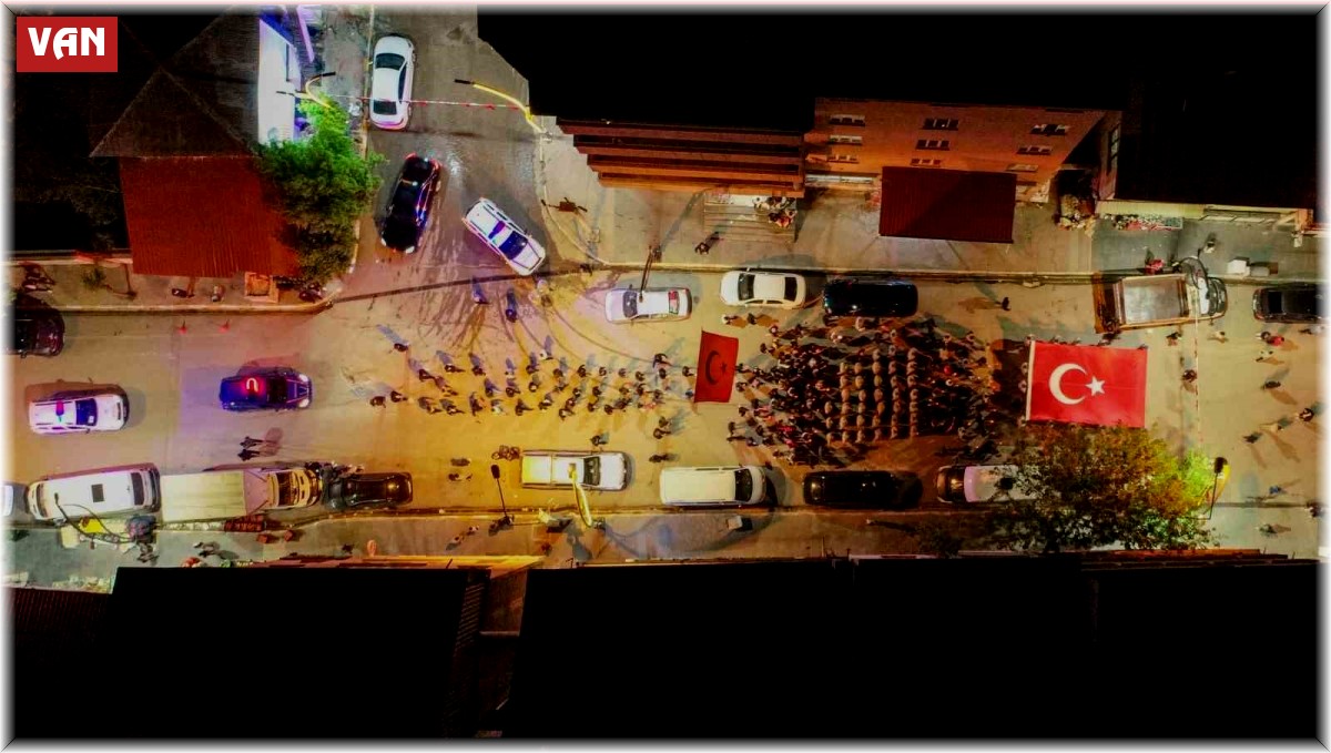 Çatak'ta meşaleli 19 Mayıs yürüyüşü